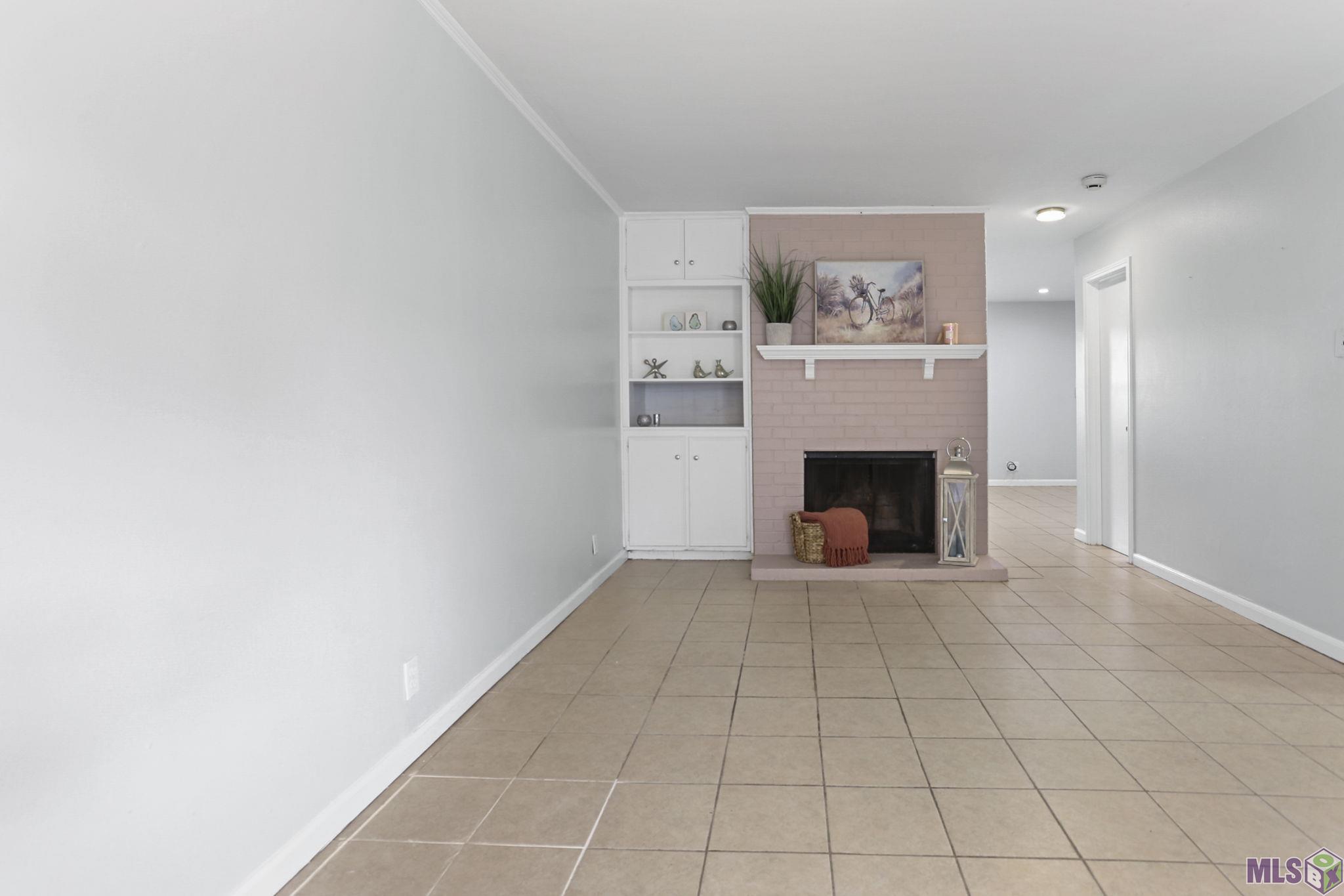 2452 Shadowbrook Drive Baton Rouge, LA 70816 - Photo 5 of 23 Dining room w/ fireplace