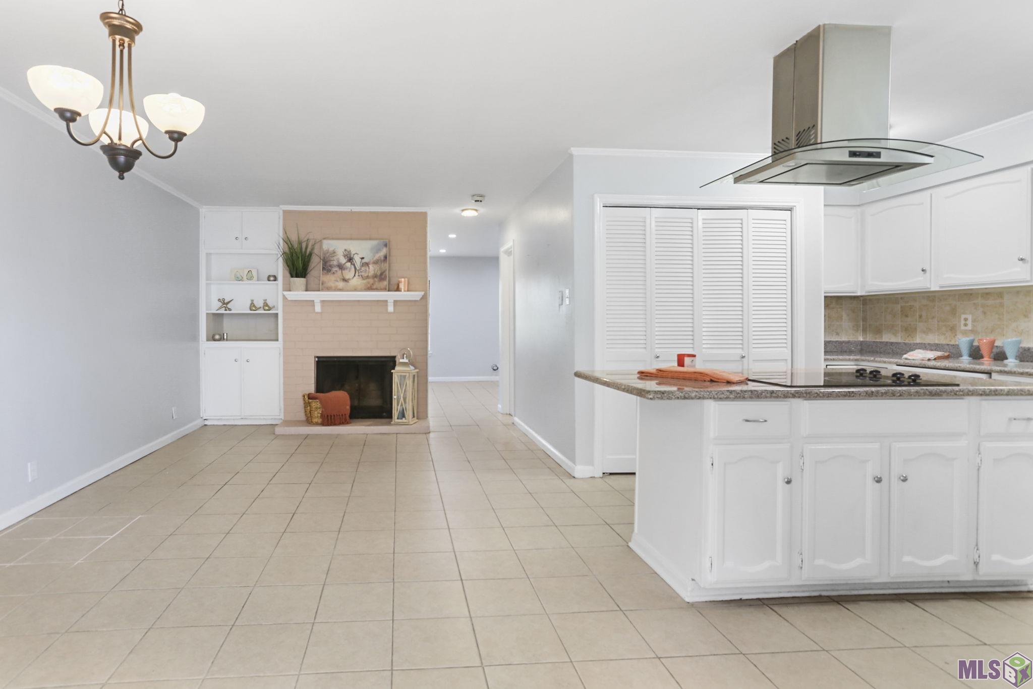 2452 Shadowbrook Drive Baton Rouge, LA 70816 - Photo 6 of 23 Open dining to kitchen