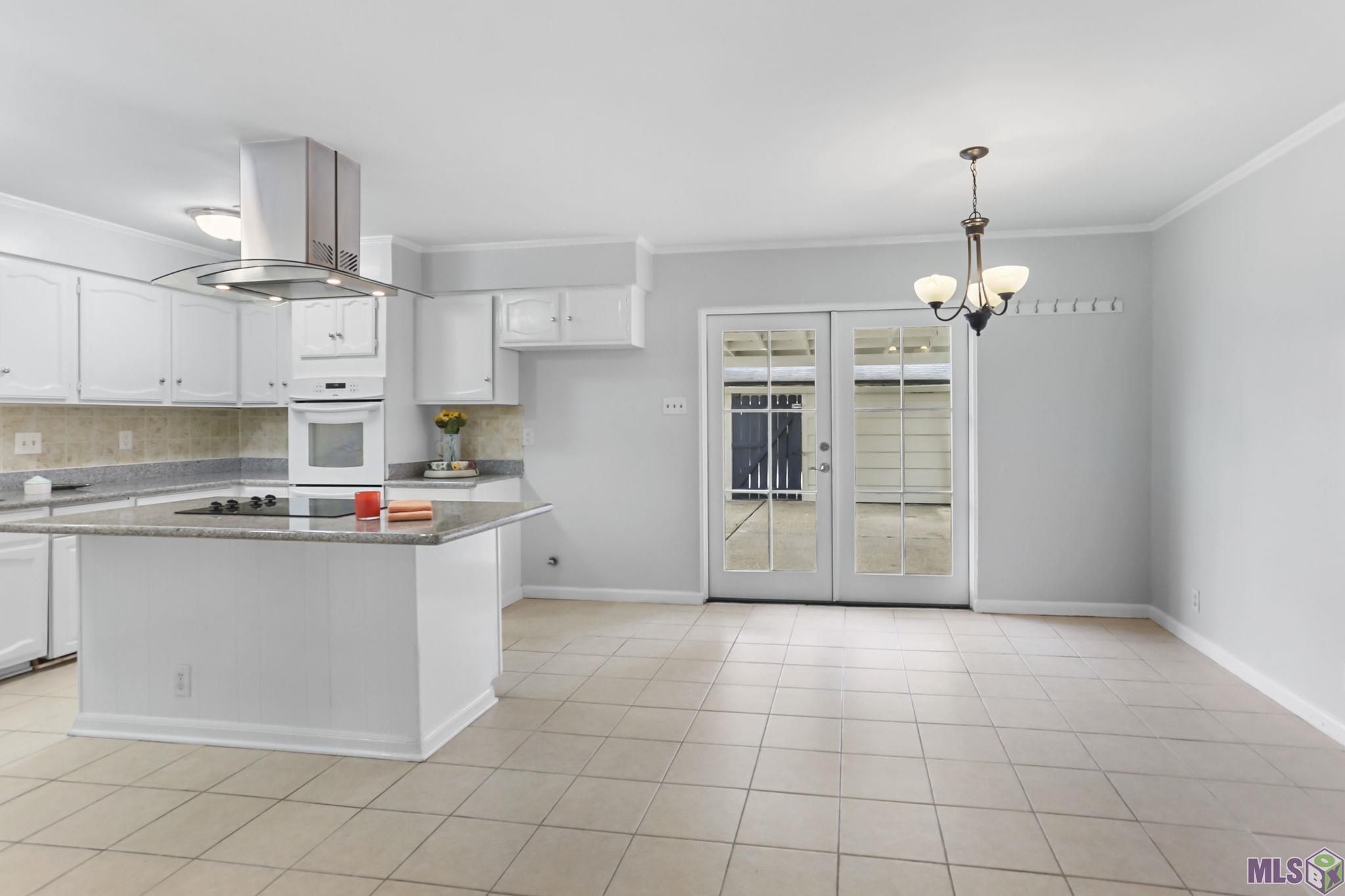 2452 Shadowbrook Drive Baton Rouge, LA 70816 - Photo 8 of 23 Kitchen and Dining