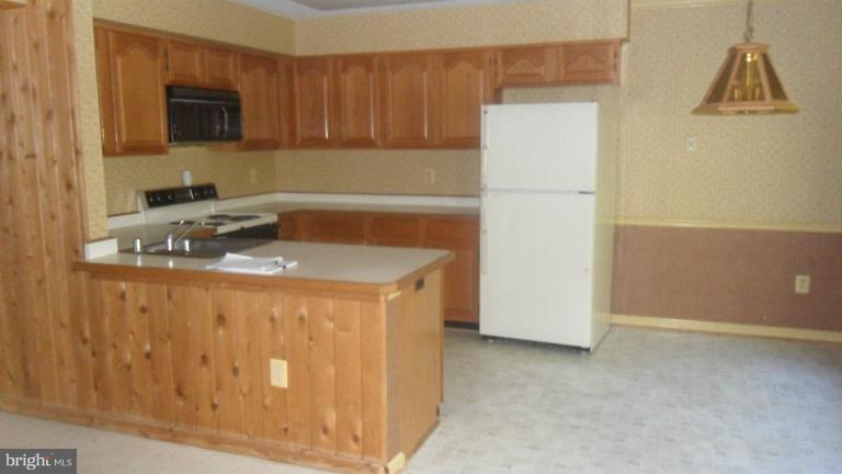 9240 Ispahan Loop Laurel, MD 20708 - Photo 2 of 16 Kitchen