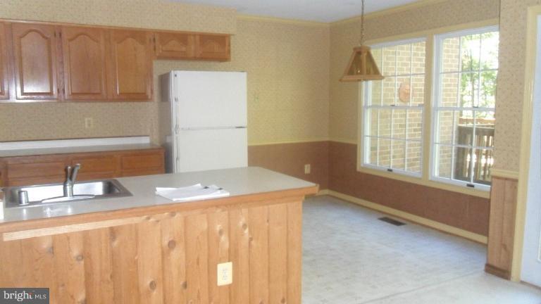 9240 Ispahan Loop Laurel, MD 20708 - Photo 3 of 16 Kitchen
