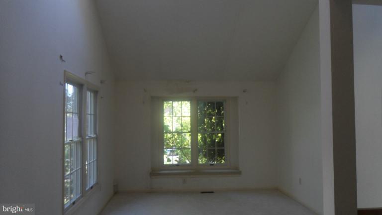 9240 Ispahan Loop Laurel, MD 20708 - Photo 8 of 16 Interior (General)