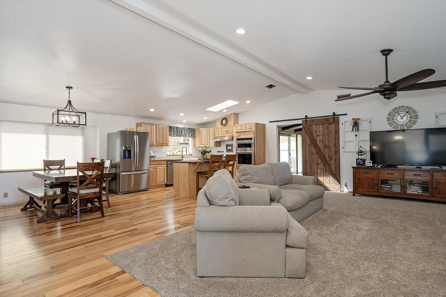 3739 Leonard Road Grants Pass, OR 97527 - Photo 3 of 31 Great Room