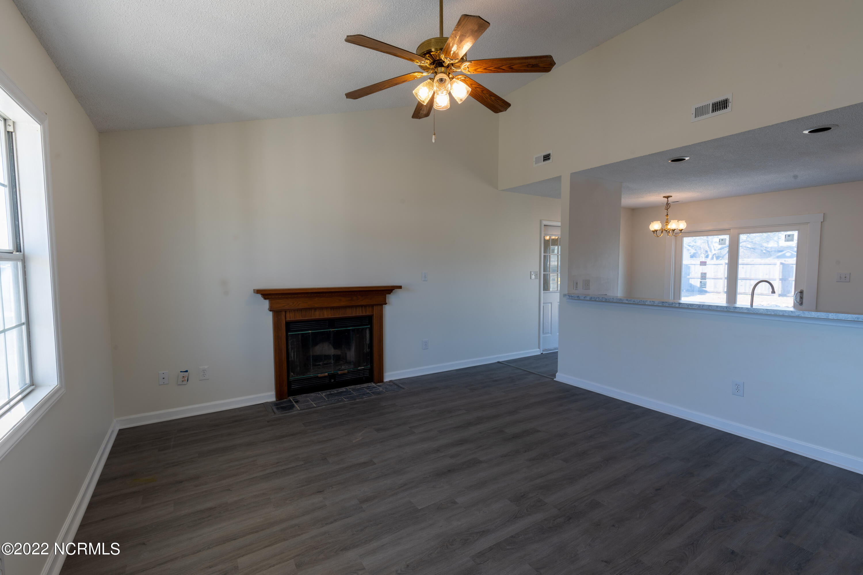 135 Parnell Road Hubert, NC 28539 - Photo 2 of 19 Living Room