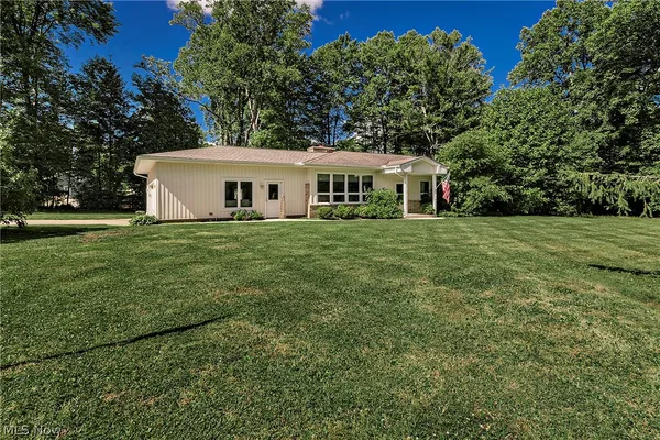$445,000 | 15880 Laurel Road, Chagrin Falls, OH 44022