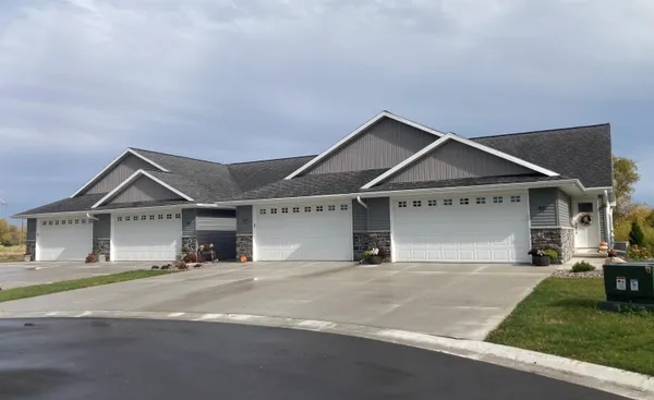 $349,900 | 4762 North Marlo Way, Unit 3, Appleton, WI 54913