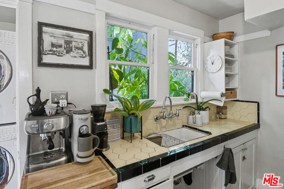 2449 Riverside Place Los Angeles, CA 90039 - Photo 7 of 42