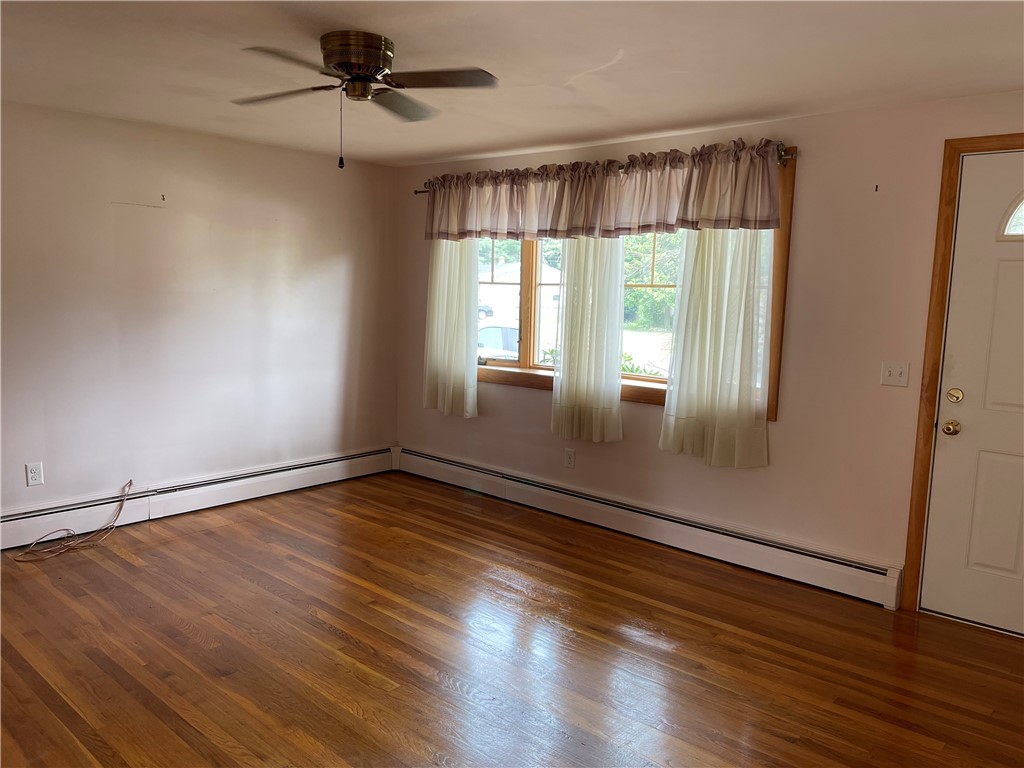 107 Johnson Boulevard Coventry, RI 02816 - Photo 3 of 28