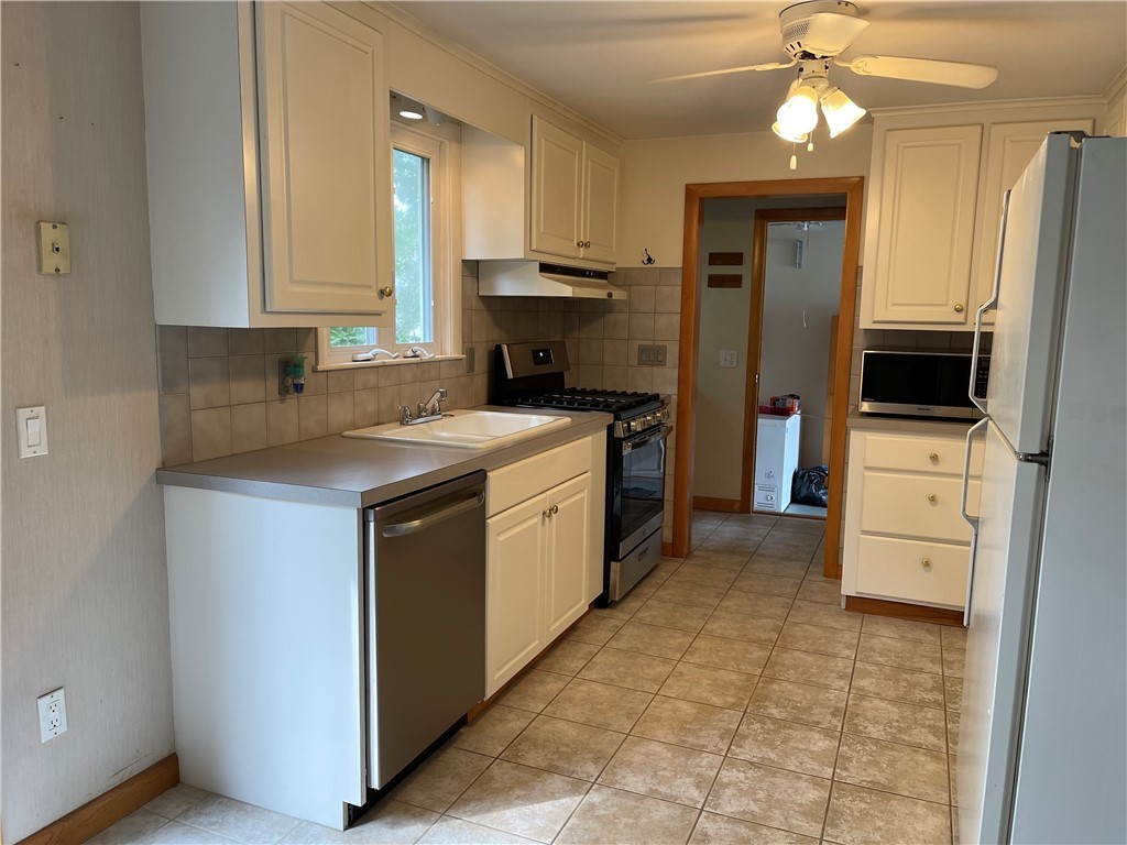 107 Johnson Boulevard Coventry, RI 02816 - Photo 4 of 28