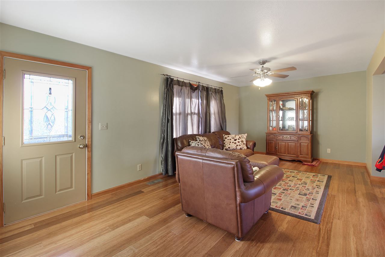 4715 West Middle Road Peoria, IL 61607 - Photo 3 of 33 Gallery Image 3