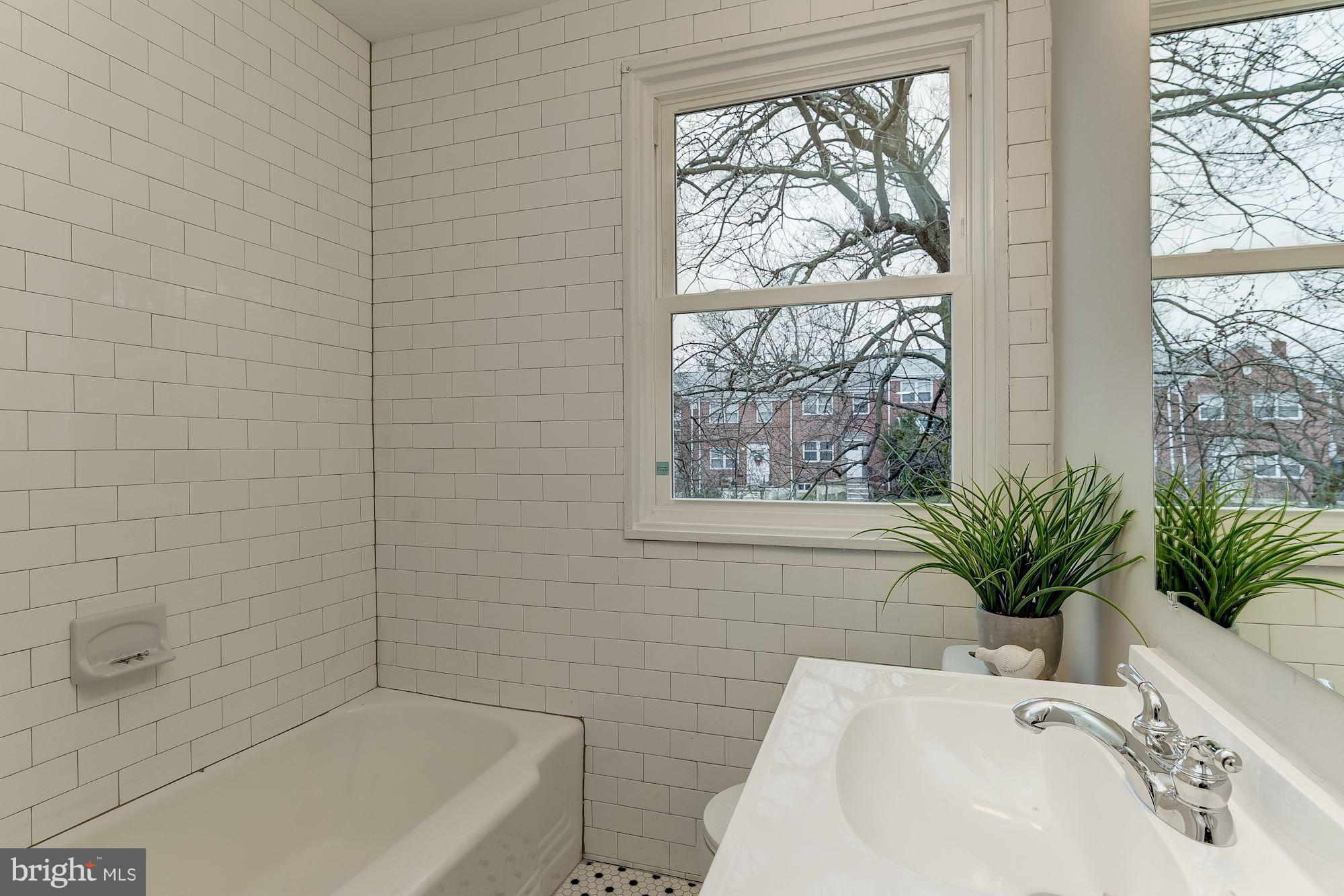 5524 Channing Road Baltimore, MD 21229 - Photo 18 of 28 Classic subway tile in upper level full bath