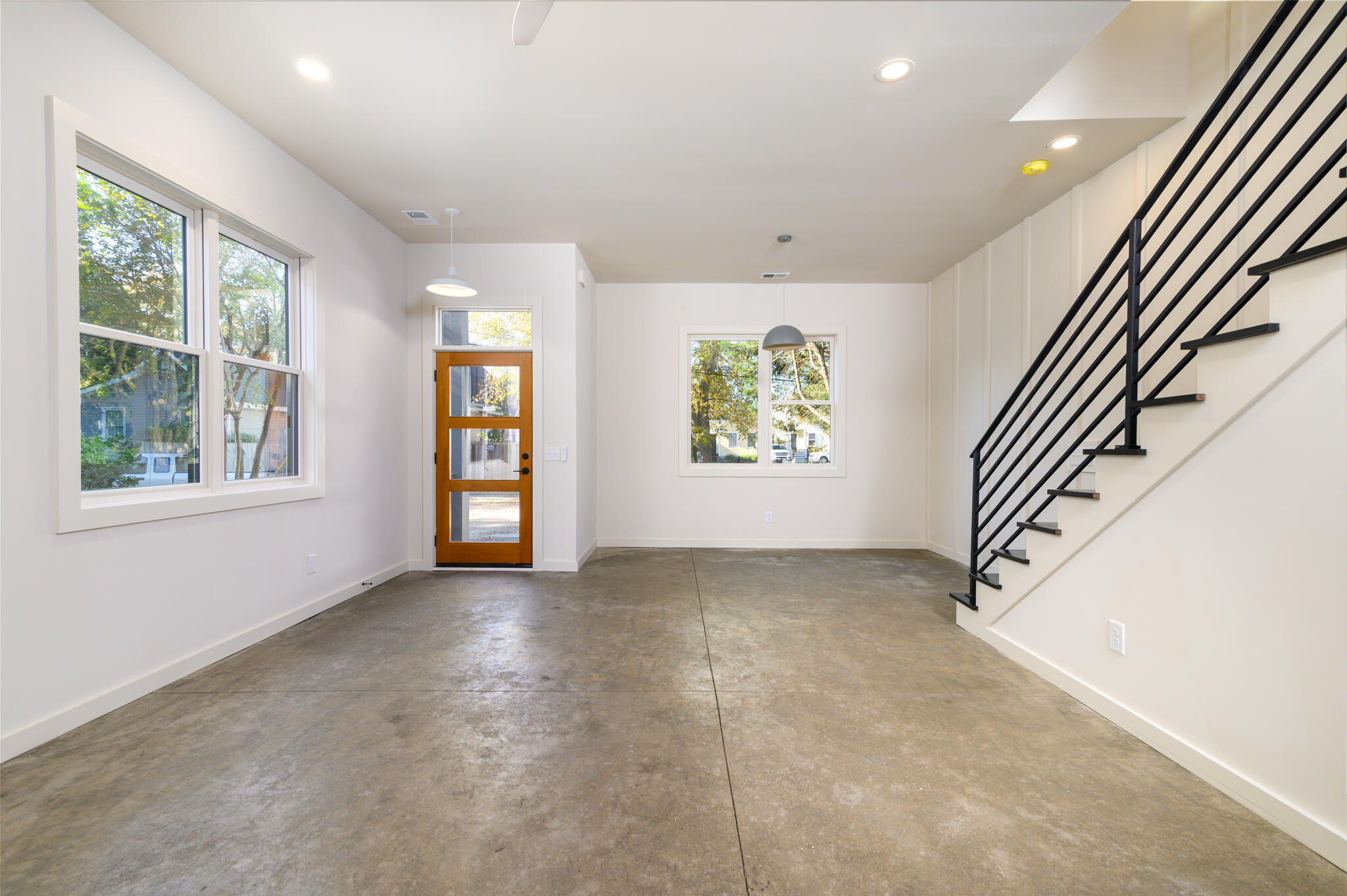 6 F Street Charleston, SC 29403 - Photo 5 of 26 6 F St - 3 - CMG