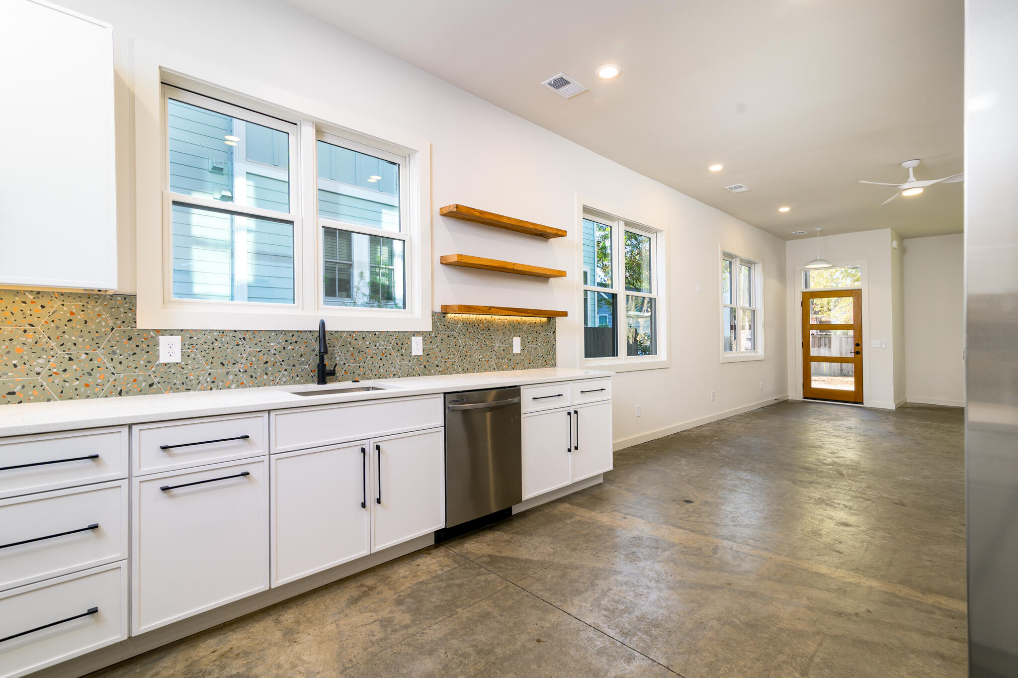 6 F Street Charleston, SC 29403 - Photo 10 of 26 6 F St - 8 - CMG