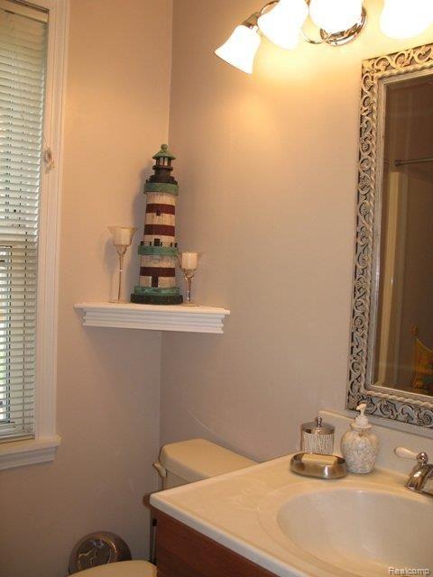 330 Maplehill Road Rochester, MI 48306 - Photo 21 of 25 Full Bath 2