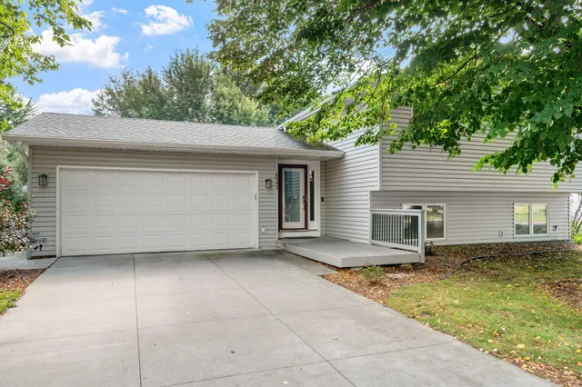 $400,000 | 6542 Black Duck Drive South, Lino Lakes, MN 55014