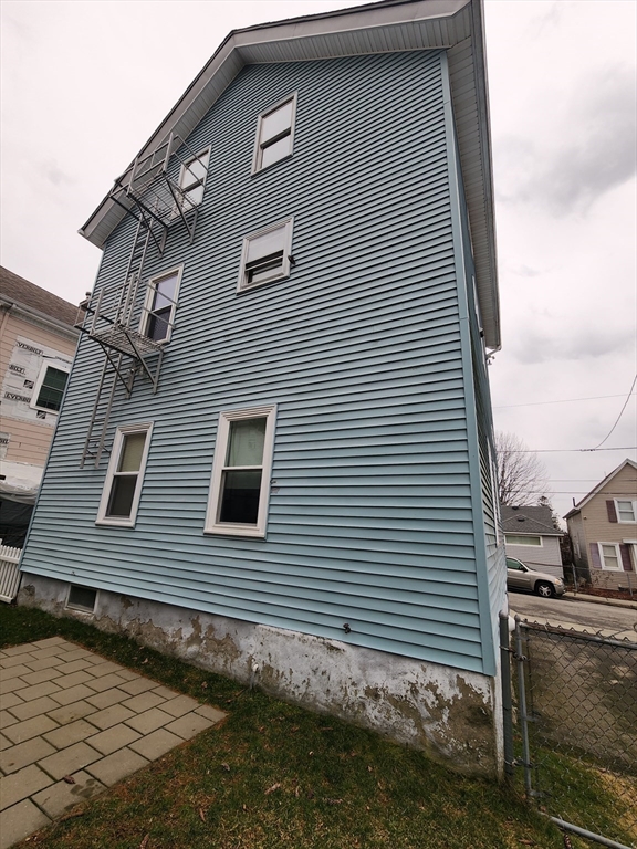 76 Church Street Fall River, MA 02724 - Photo 3 of 40 Gallery Image 3