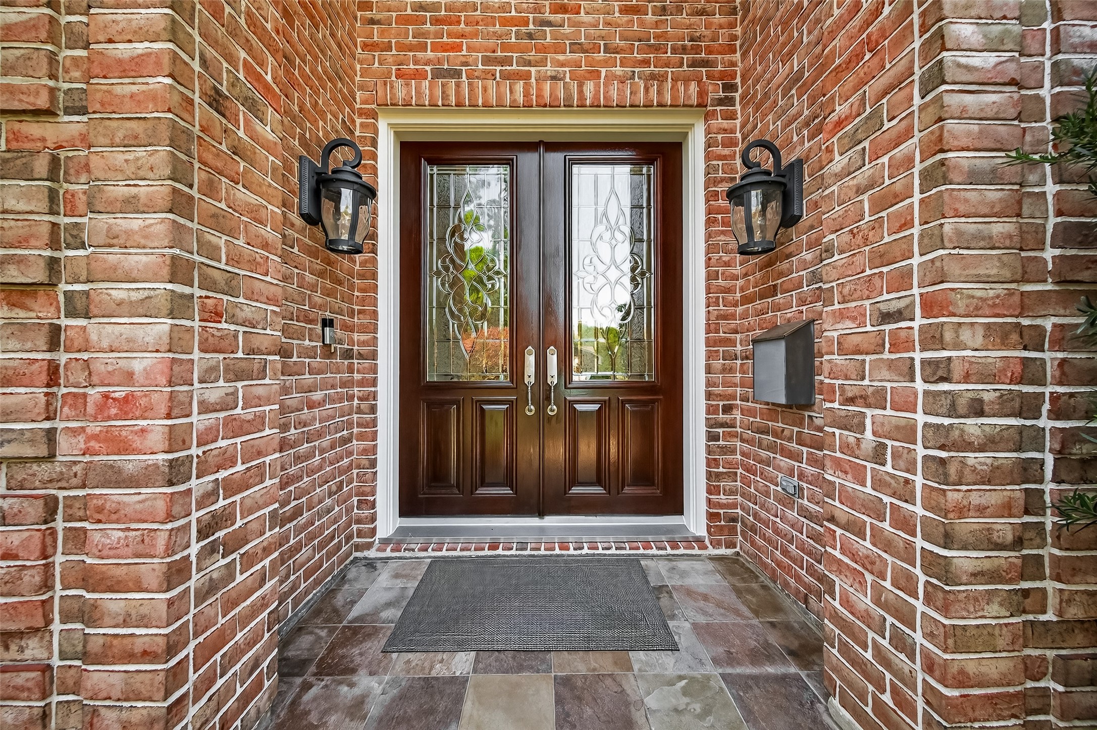 4019 Whitman Street Houston, TX 77027 - Photo 2 of 37 Front door entry.