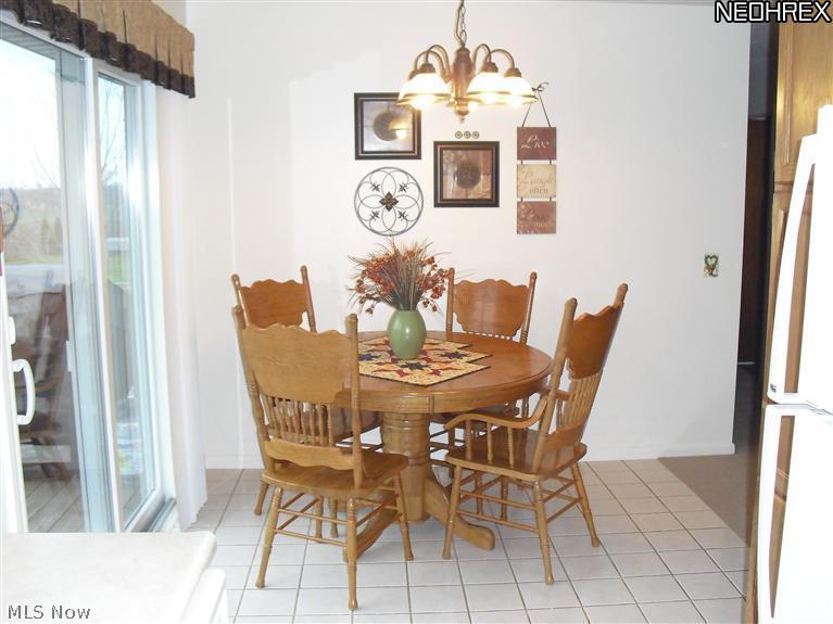 6250 Dodge Road Southwest Canton, OH 44706 - Photo 8 of 25 Eat in kitchen