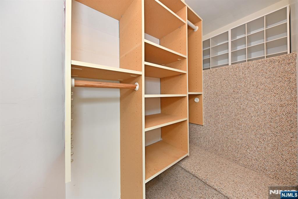 221 Lakeview Drive Ridgewood, NJ 07450 - Photo 14 of 32