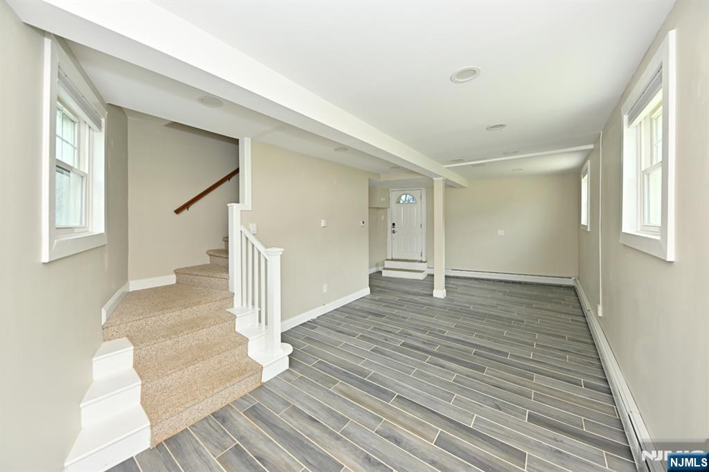 221 Lakeview Drive Ridgewood, NJ 07450 - Photo 15 of 32