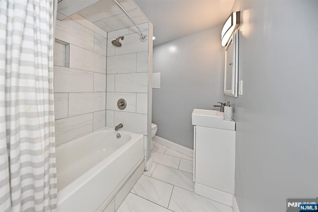 221 Lakeview Drive Ridgewood, NJ 07450 - Photo 20 of 32