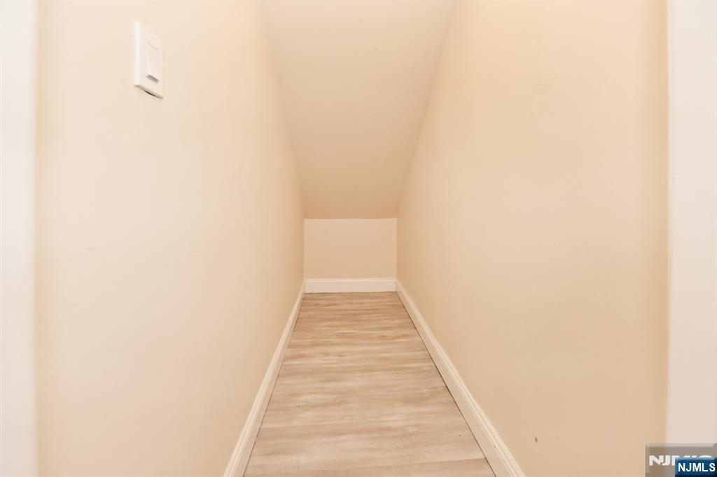 221 Lakeview Drive Ridgewood, NJ 07450 - Photo 21 of 32