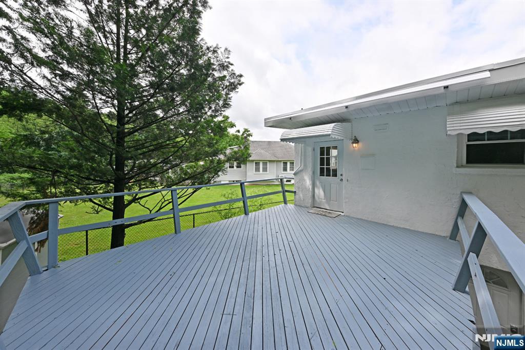 221 Lakeview Drive Ridgewood, NJ 07450 - Photo 23 of 32