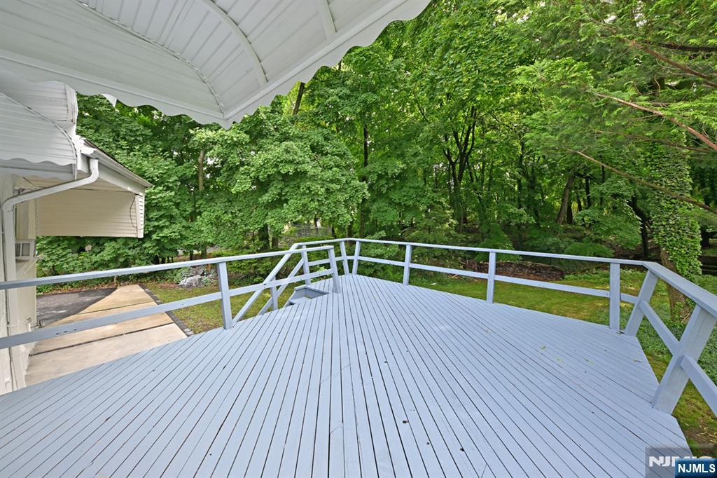 221 Lakeview Drive Ridgewood, NJ 07450 - Photo 24 of 32