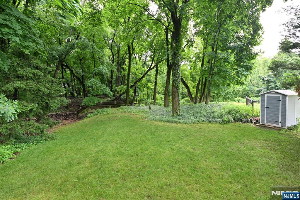 221 Lakeview Drive Ridgewood, NJ 07450 - Photo 26 of 32