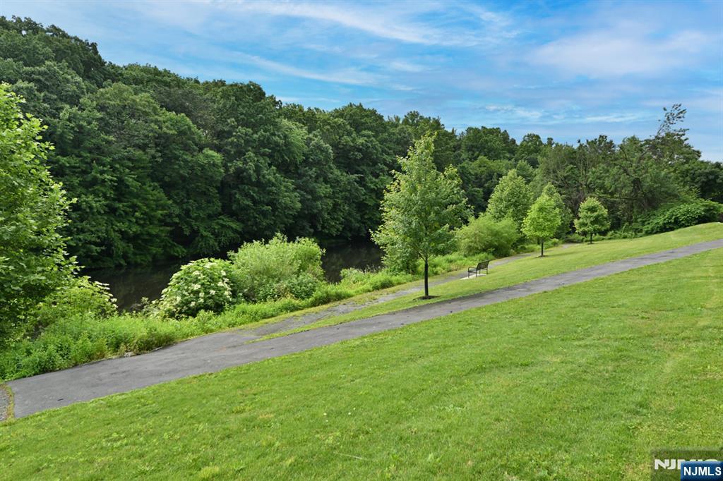 221 Lakeview Drive Ridgewood, NJ 07450 - Photo 28 of 32