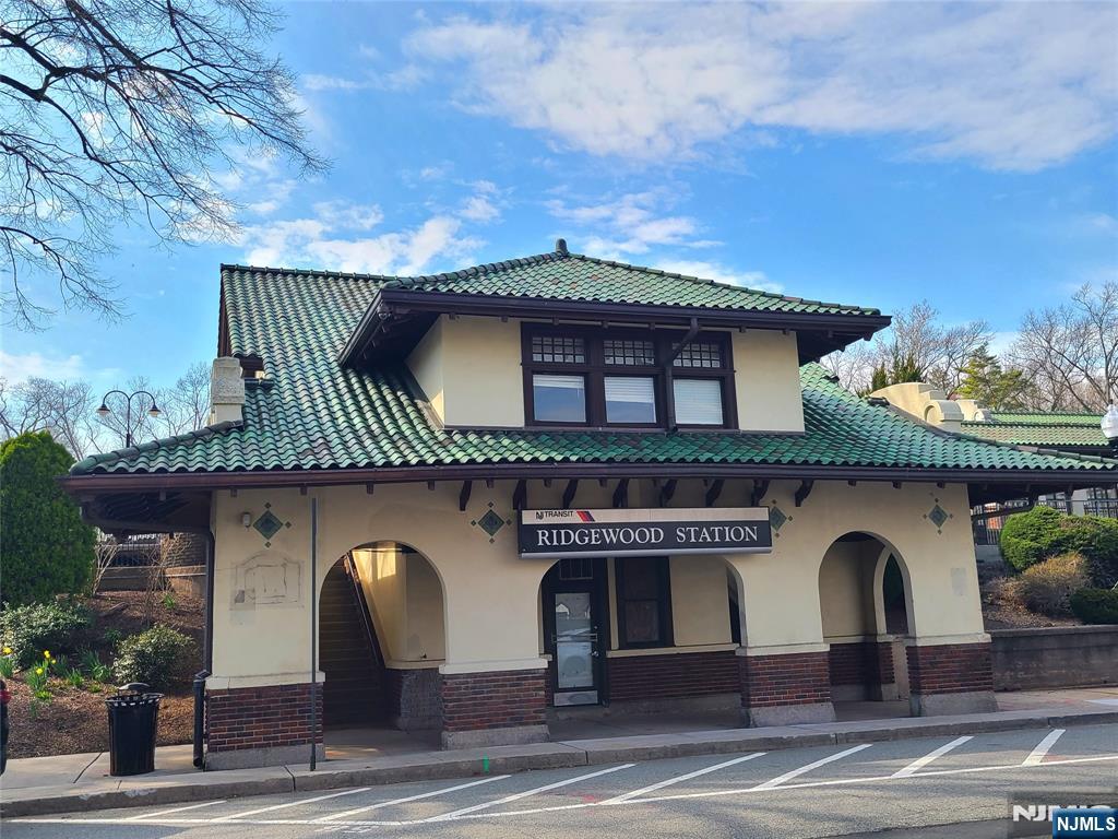 221 Lakeview Drive Ridgewood, NJ 07450 - Photo 29 of 32