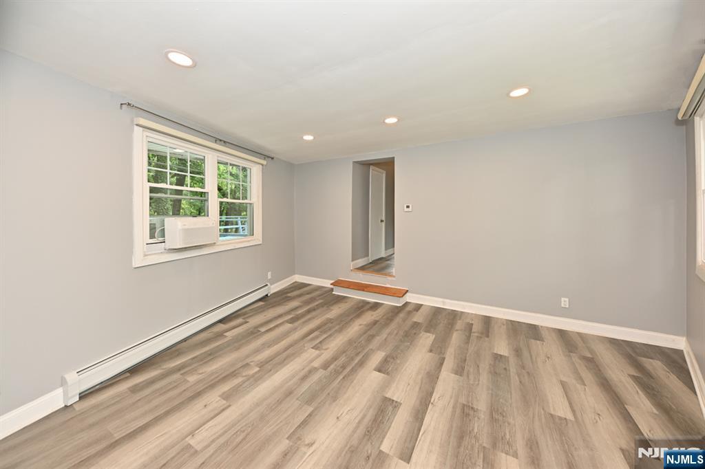 221 Lakeview Drive Ridgewood, NJ 07450 - Photo 4 of 32