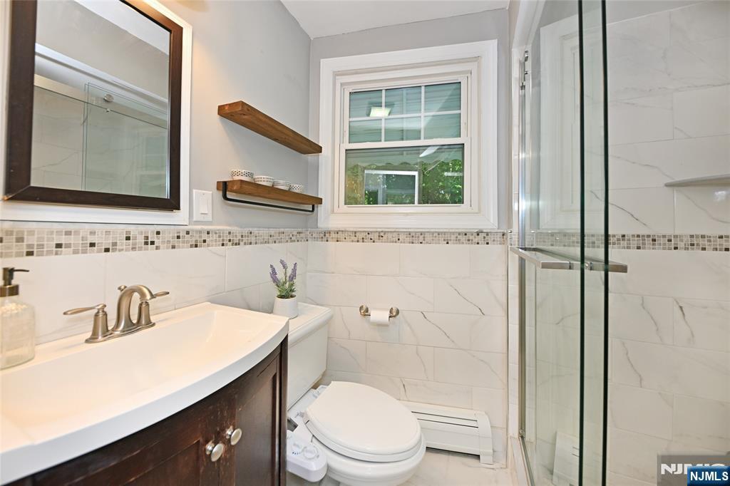 221 Lakeview Drive Ridgewood, NJ 07450 - Photo 8 of 32