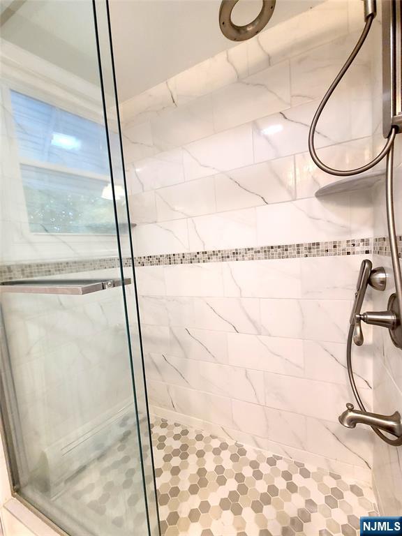 221 Lakeview Drive Ridgewood, NJ 07450 - Photo 10 of 32