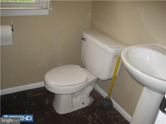 15136 Carter Road Philadelphia, PA 19116 - Photo 11 of 12 Bathroom