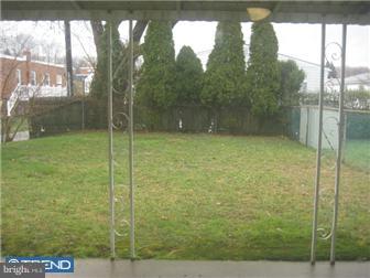 15136 Carter Road Philadelphia, PA 19116 - Photo 3 of 12 Exterior Back