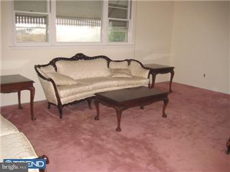 15136 Carter Road Philadelphia, PA 19116 - Photo 6 of 12 Living Room