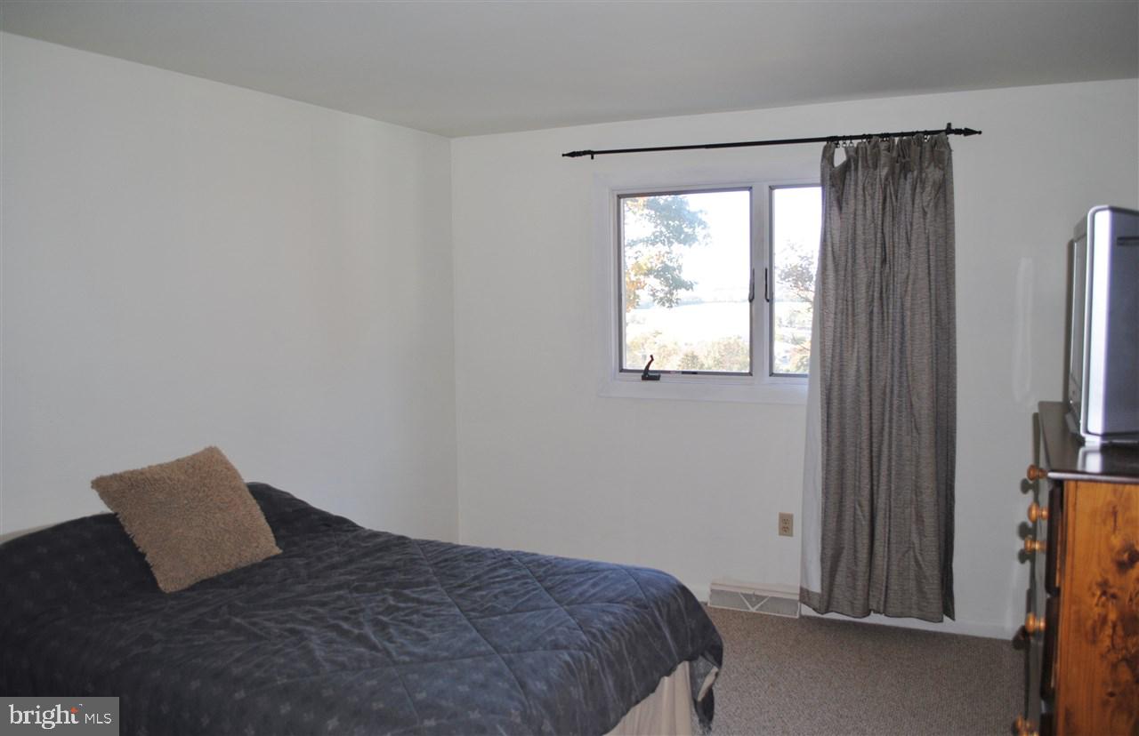 50 Greenleaf Road York, PA 17406 - Photo 10 of 13 Gallery Image 10