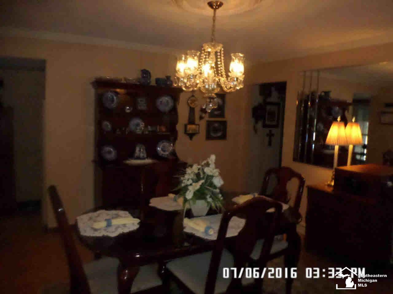 15510 Dayton Road Monroe, MI 48161 - Photo 9 of 37 21186605-8.JPG