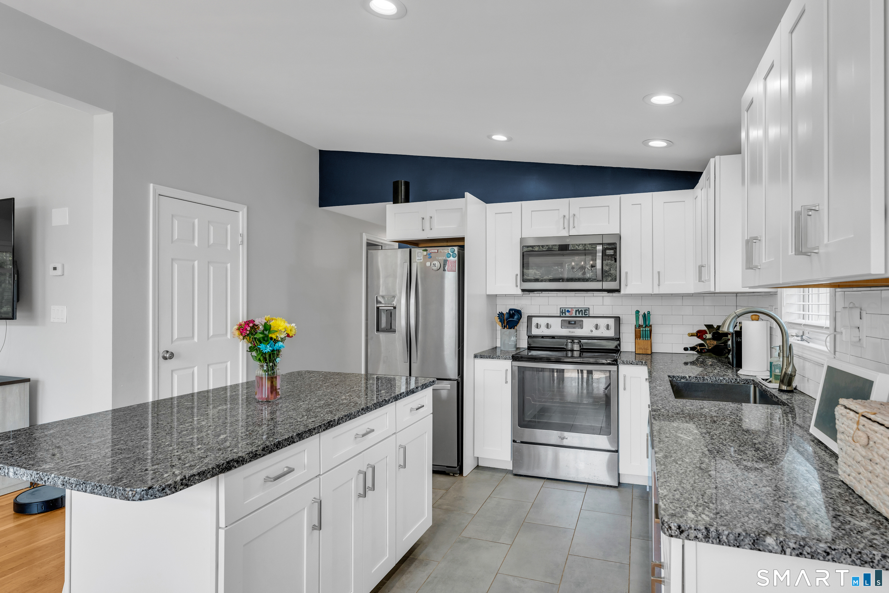 95 Crest Drive Groton, CT 06355 - Photo 20 of 40