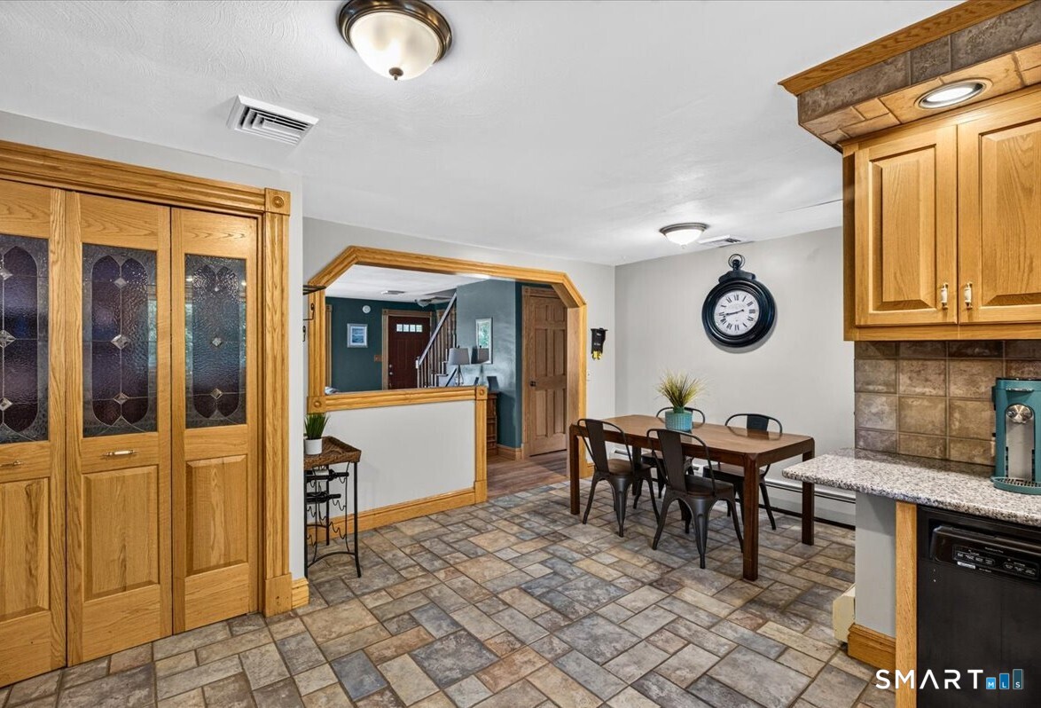 121 Hartford Road Simsbury, CT 06070 - Photo 10 of 31 Gallery Image 10