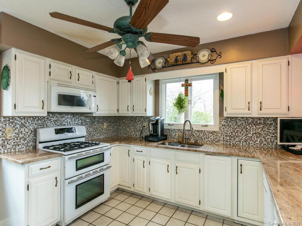 160 Sunny Ridge Road Laurel Park, NC 28739 - Photo 16 of 40