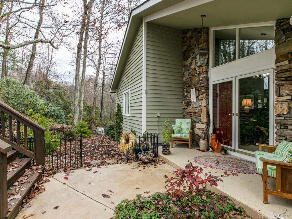 160 Sunny Ridge Road Laurel Park, NC 28739 - Photo 3 of 40