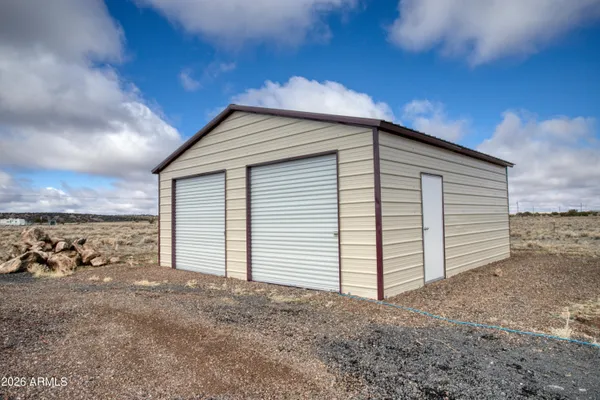 a view of backyard of the house