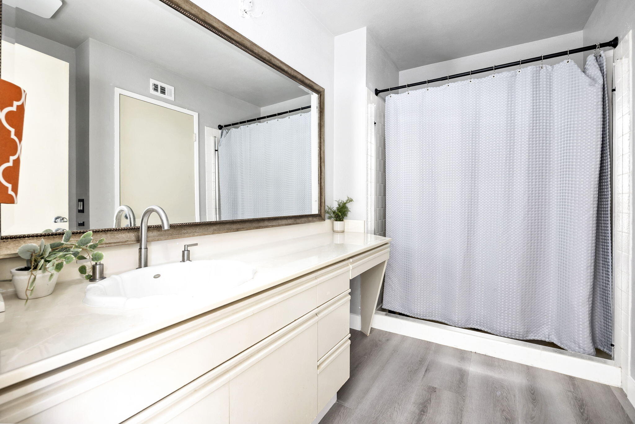 54880 Inverness Way La Quinta, CA 92253 - Photo 15 of 20 a bathroom with a double vanity sink and a mirror