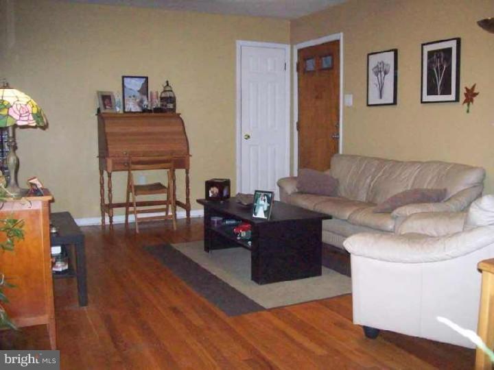 805 Crystle Road Aston, PA 19014 - Photo 3 of 14