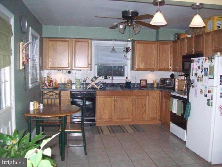 805 Crystle Road Aston, PA 19014 - Photo 4 of 14
