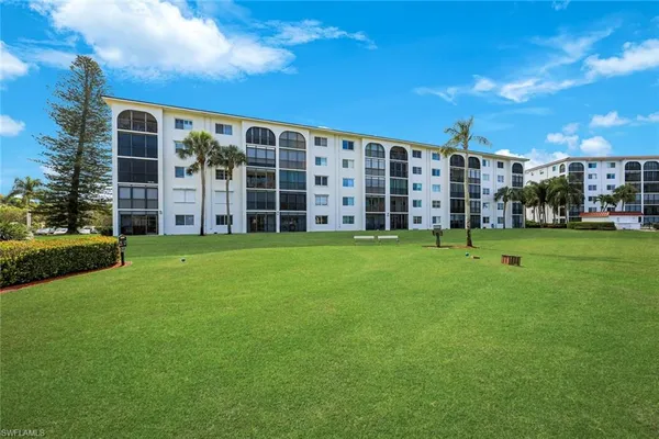 $265,000 | 29 High Point Circle East, Unit 107, Naples, FL 34103