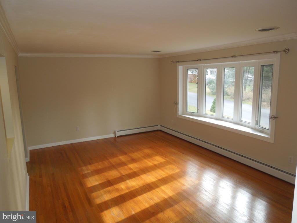 1677 Valley Forge Road Lancaster, PA 17603 - Photo 4 of 14 Gallery Image 4