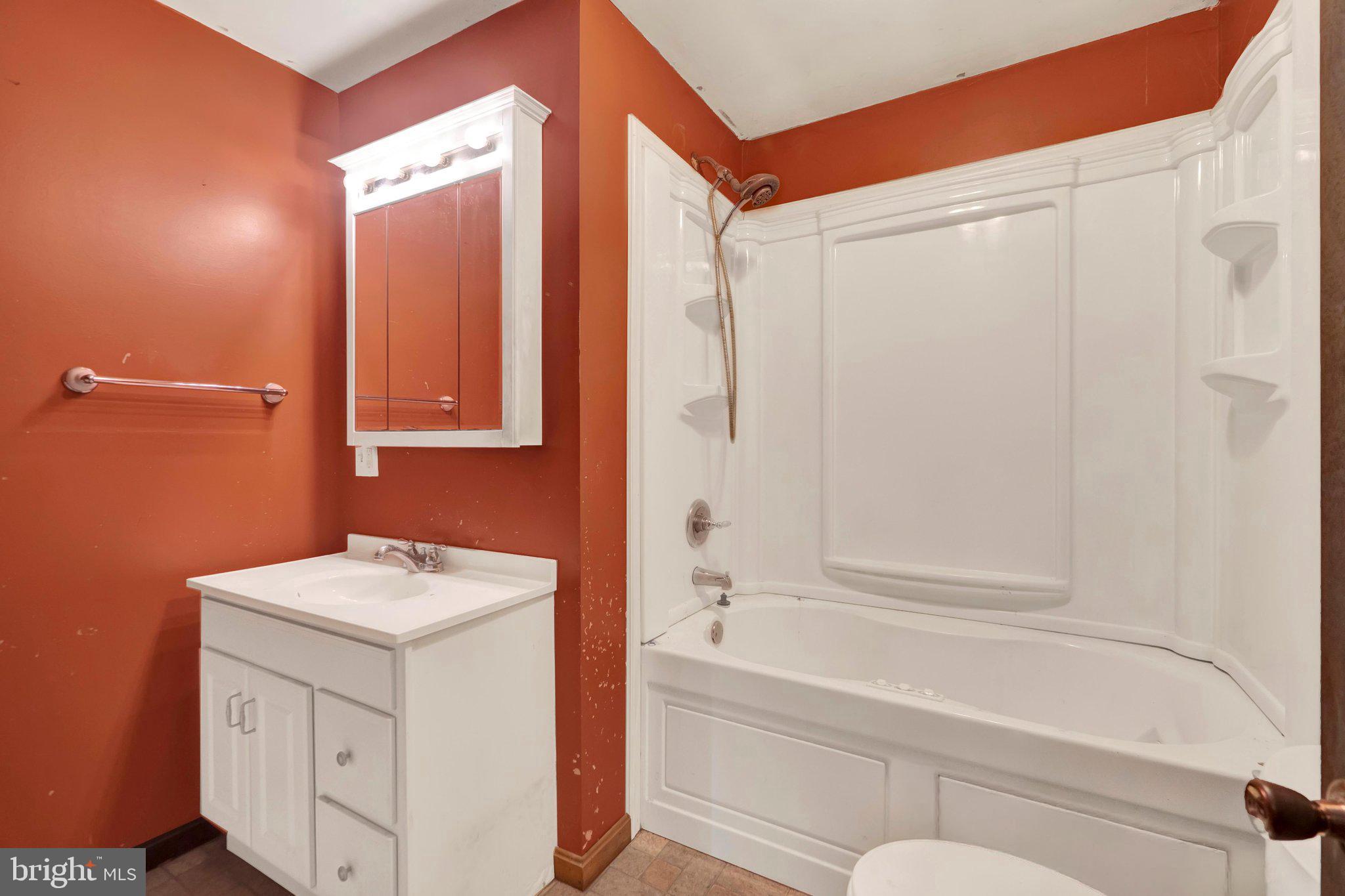 11024 Hickory School Road Williamsport, MD 21795 - Photo 10 of 16 Full Bath w/Washer & Dryer